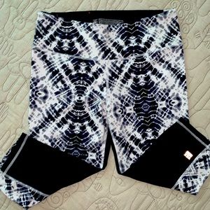 Victoria’s Secret cropped leggings size XL